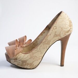 Shoe Dazzle Tan Lace Peep-Toe Heels